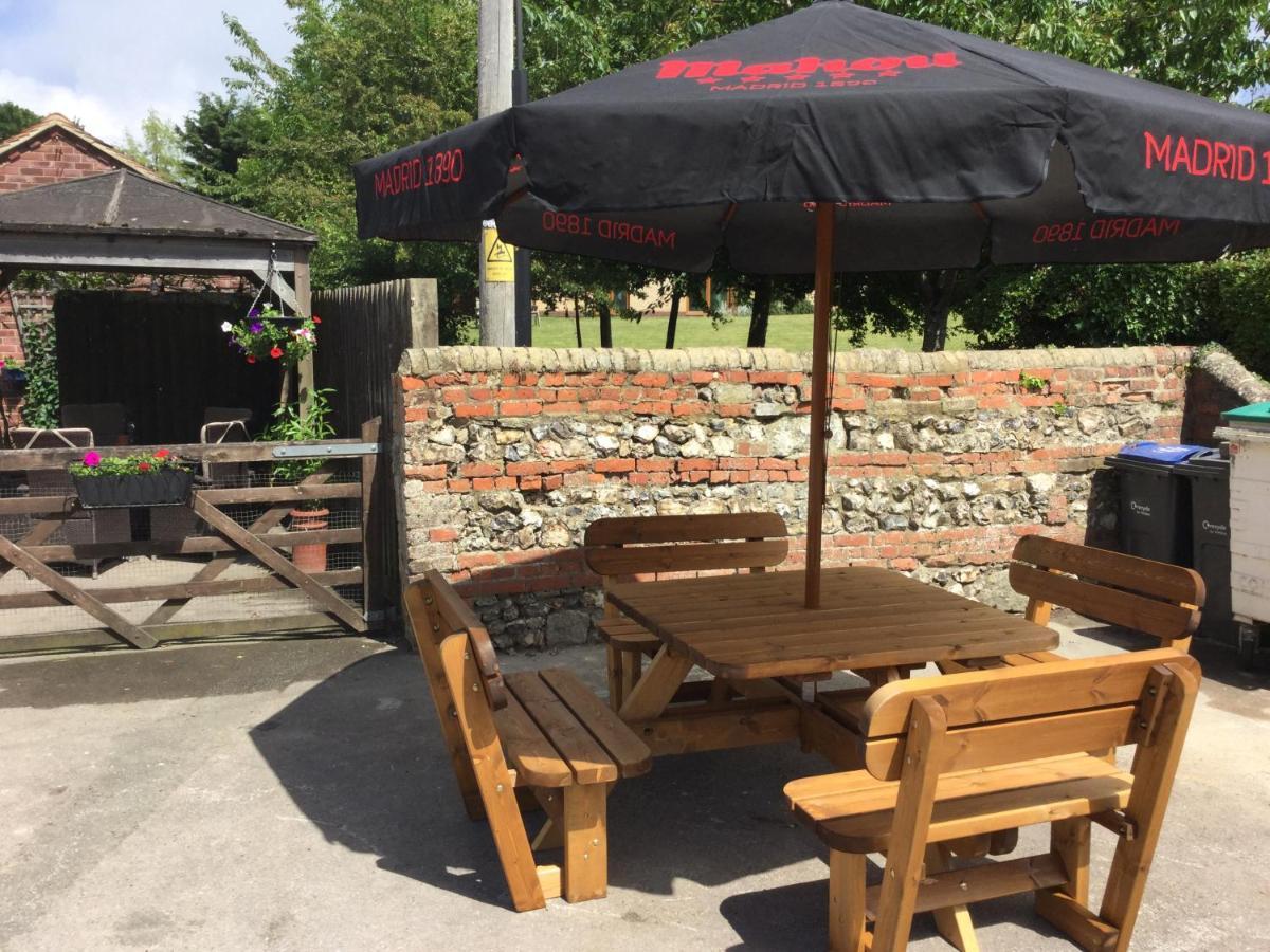 The Bell Inn Солсбери Экстерьер фото